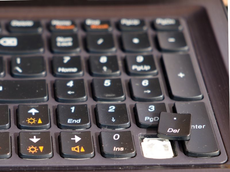 Các lưu ý khi thực hiện cách tháo bàn phím laptop