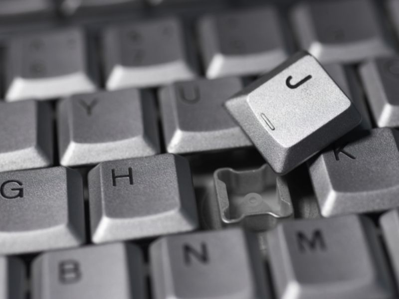Cách tháo bàn phím laptop đơn giản, an toàn